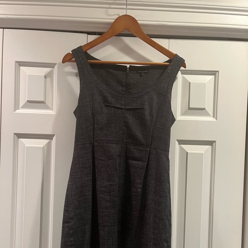 Theory size 8, fits more like a 4-6